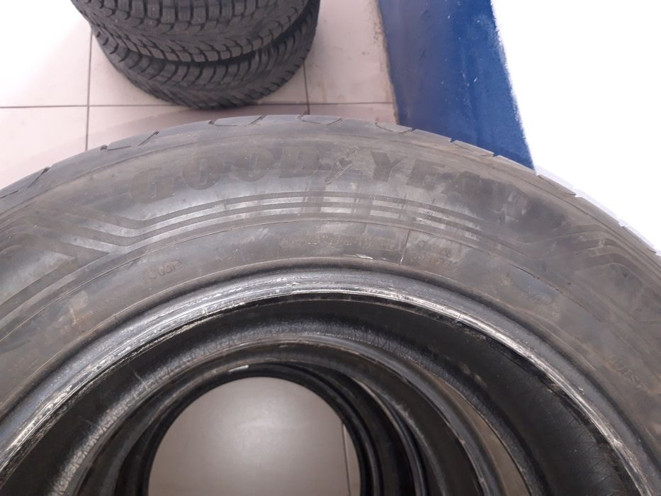 265-60 Goodyear r18