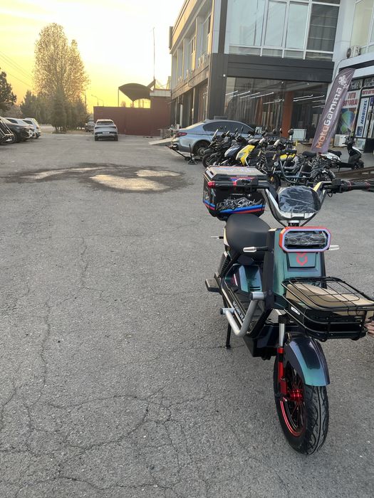 Elektron skuter TESLA