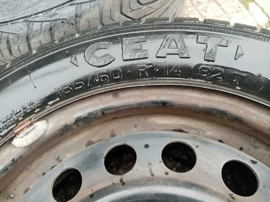 Автомобилни гуми 4бр 14 на джанти лятни.