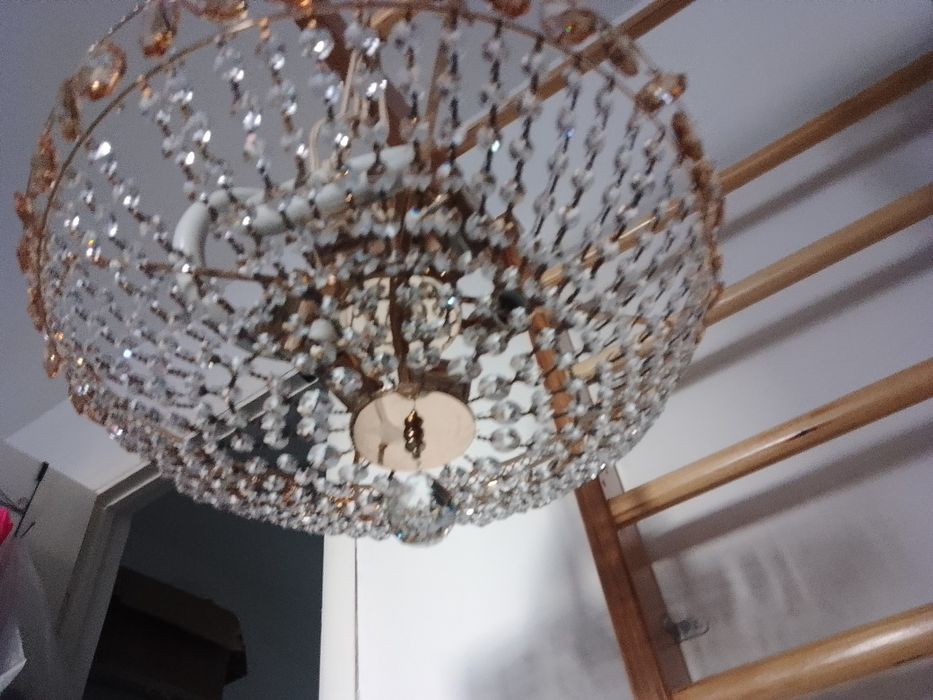 Люстра в хорошем состоянии