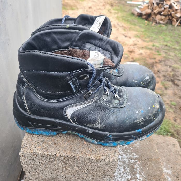 Продажа спецобуви.