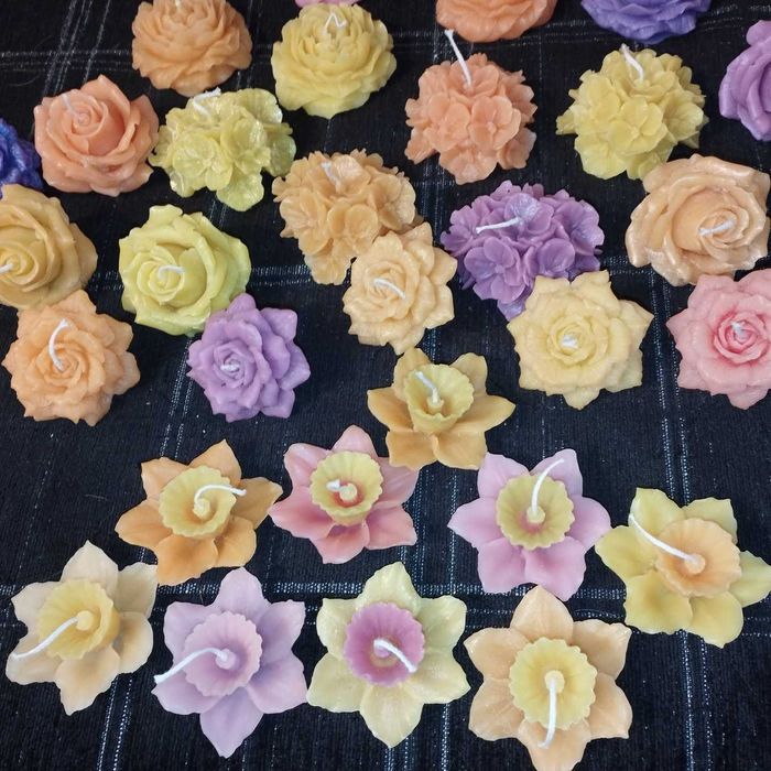 Ароматни восъчни свещи - цветя и рози различни цветове