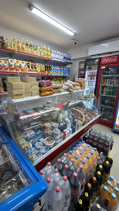 Продается витринный холодильник