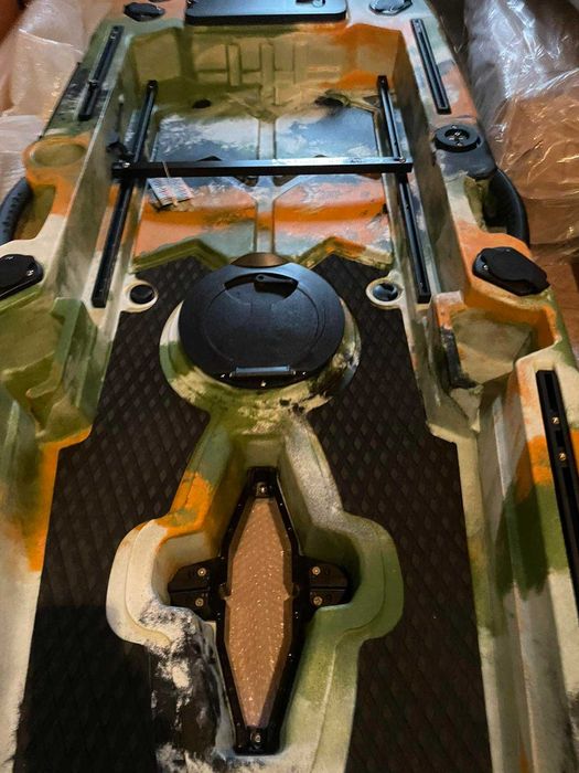 Риболовен каяк с педали, нов.