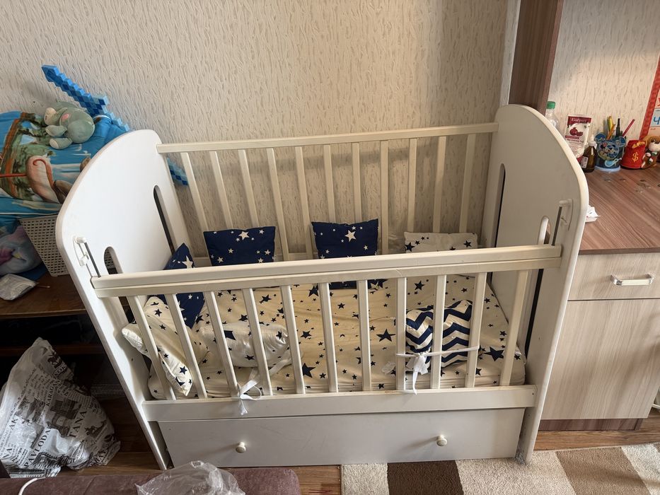 Детсская кроватка