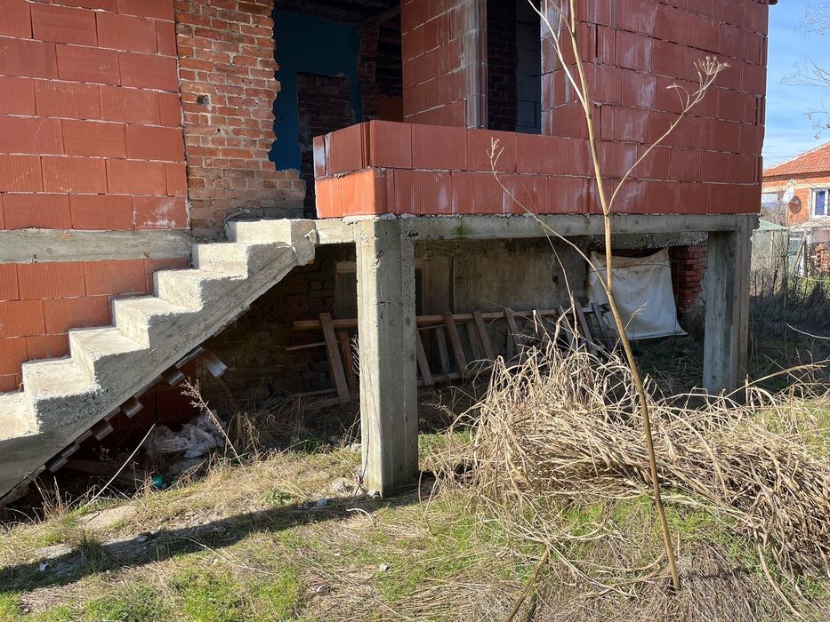 Продавам къща в с. Лозарево – 379 м2