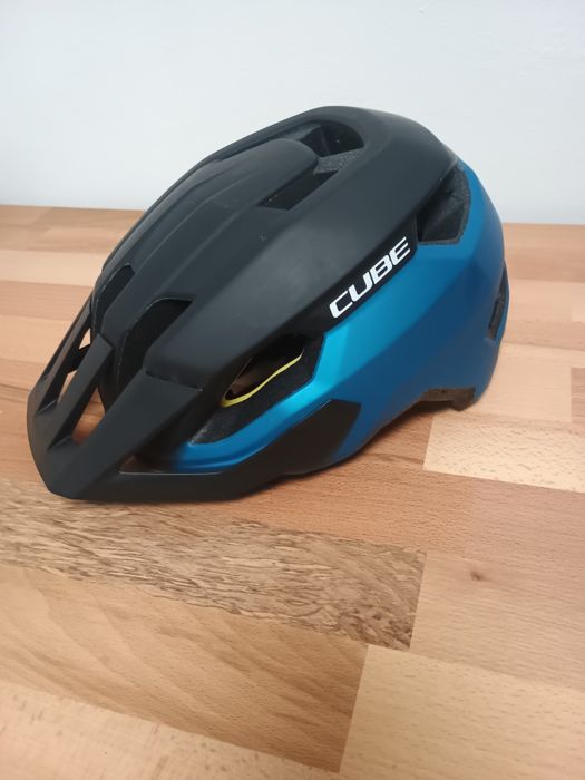 Велосипедна каска CUBE stray