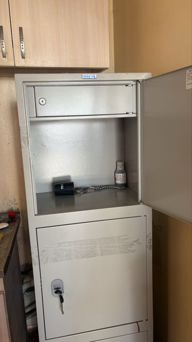 Сейф метелический