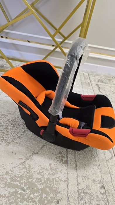 Продам автокресло новый