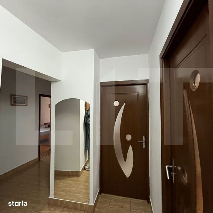 Apartament de 3 camere, zona Stejari