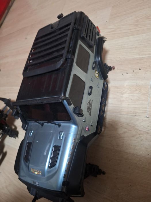 Прадавам два модела