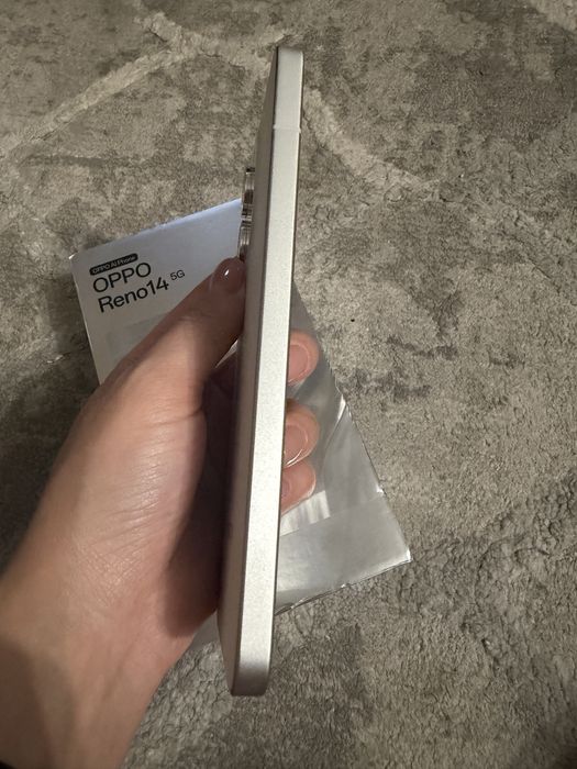 Продам смартфон Oppo Reno 14
