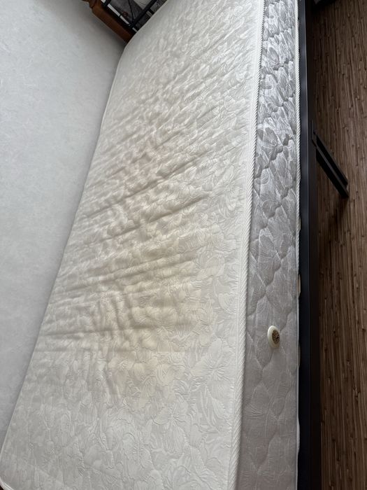 Продам матрац . В хорошем состоянии