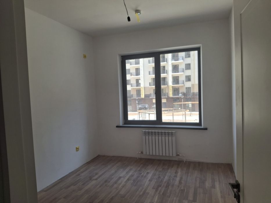 Golden House: O'z Zamin