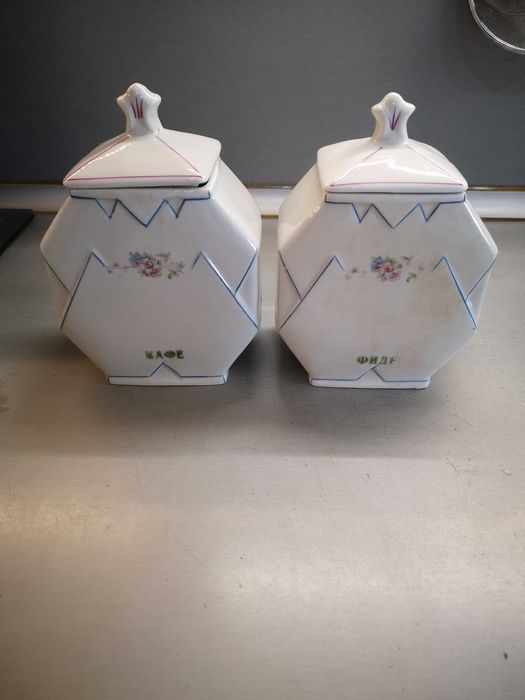 Старинни порцеланови буркани за подправки