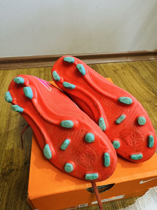 Като нови-бутонки Nike