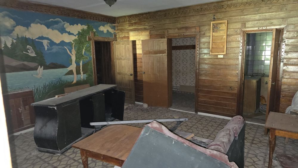 Здание с территорией