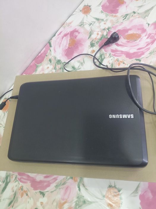 Ноутбук самсунг сатылады
