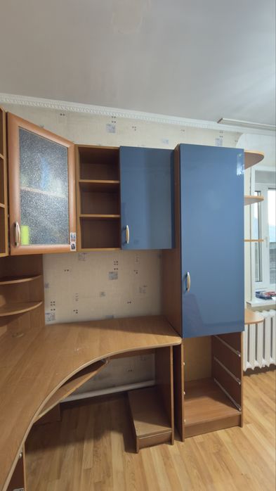 Продам шкаф с компьютерным столом
