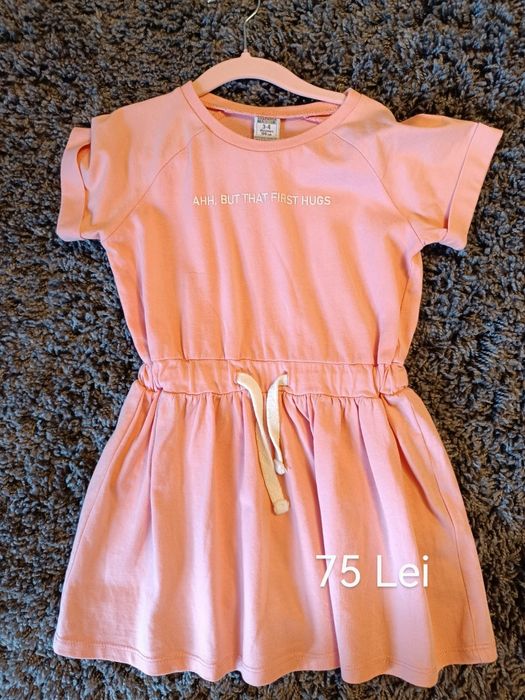 Rochiță de vară comodă și elegantă pentru fetițe.