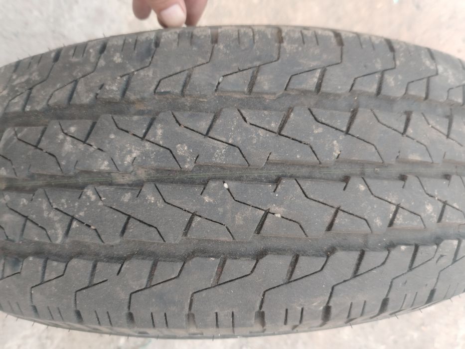 Продам резину R16C
