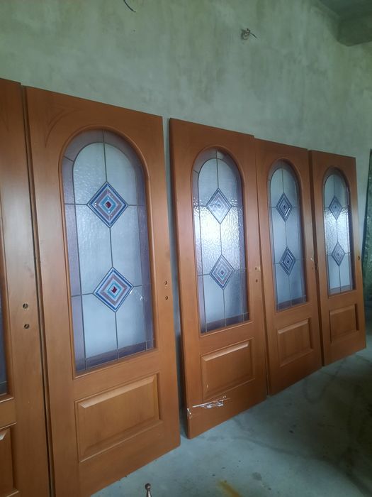 5 uși cu vitralii
