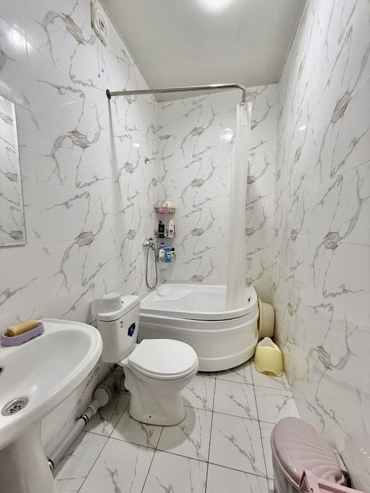 Olmos navostroyka sotiladi. 70m²