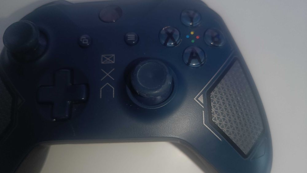 Продавам XBOX One контролери