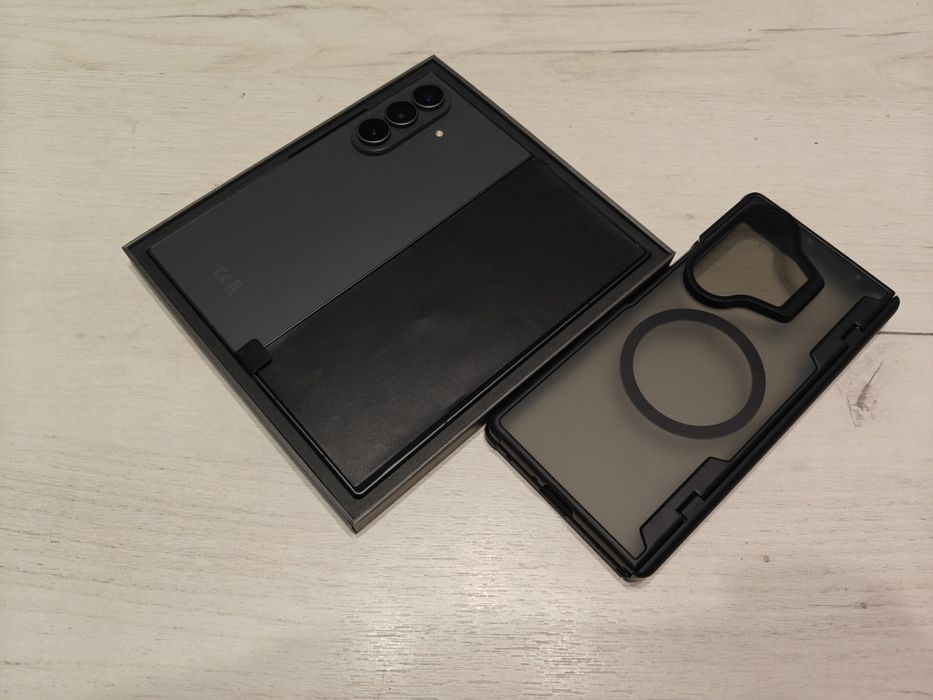 Нов Samsung Galaxy Z Fold8 Ultra 256 GB Гаранция
