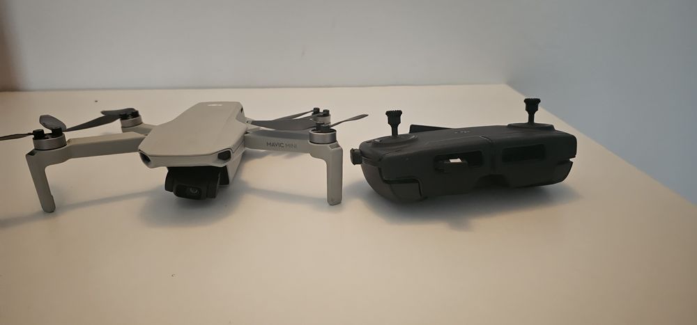 Drona DJI Mavic 1 baterie si controler