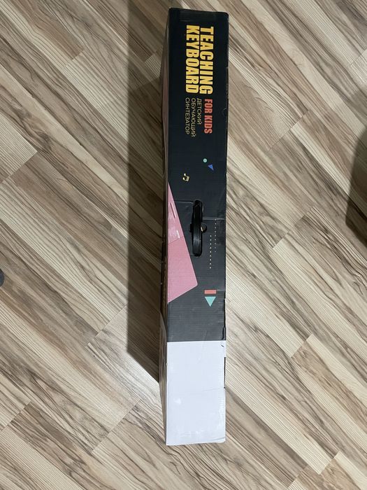 Синтезатор 61 клавиша с микрофоном