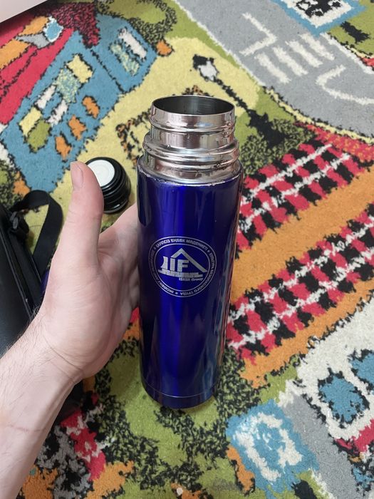 Термос 0.5 в хорошем состояние