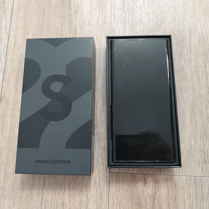 Продам телефон самсунг S22 Ultra
