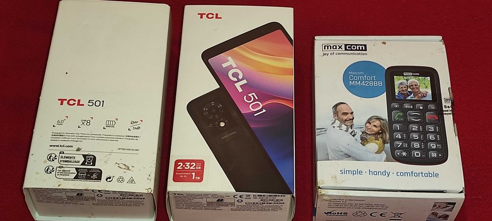 3 telefoane mobile sigilaste in cutie 2 x TCL 501 1 X MAXICOM COMFORT MM 428BB