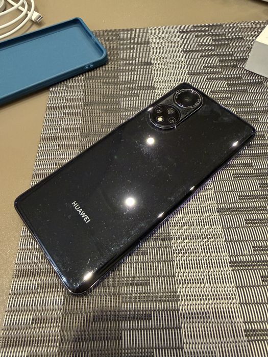 Продавам телвфон Huawei Nova 9