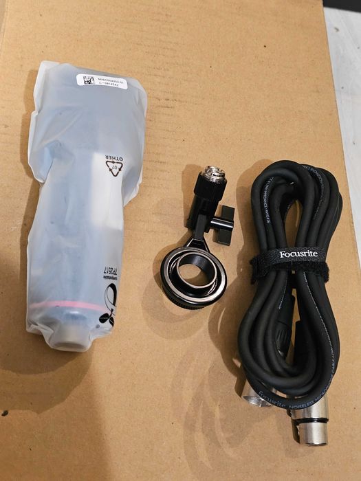 Microfon focusrite scarlett cm25 MK III