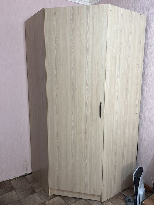 Продам угловой шкаф не дорого