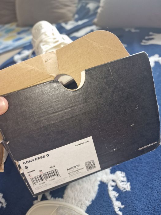 Converse,nr 39,noi cu eticheta