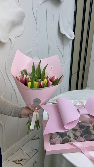 Цветы, тюльпаны, клубника в шоколаде!