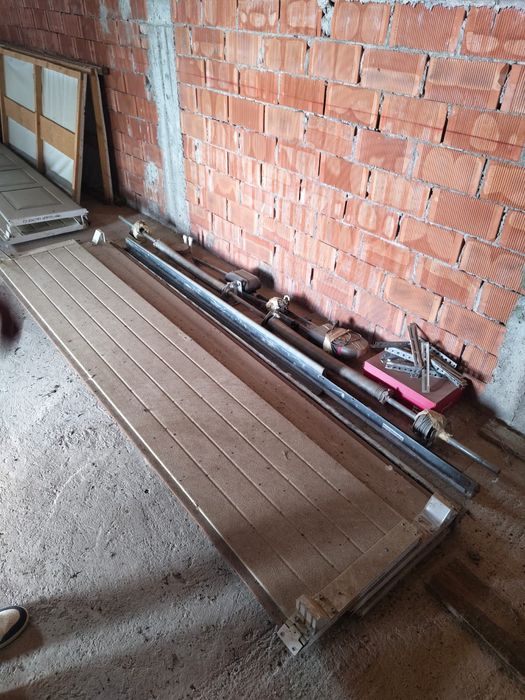 Vând ușa garaj tip rulou electric!!