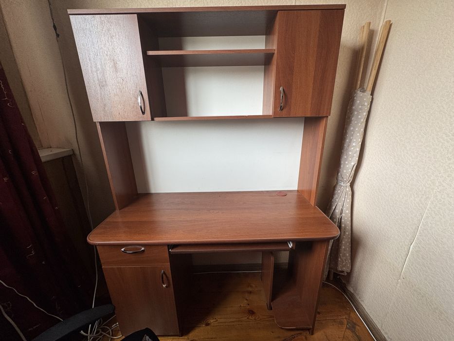 Продам б.у мебель из дерева