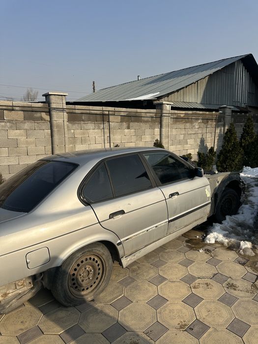 Продам машину бмв е34