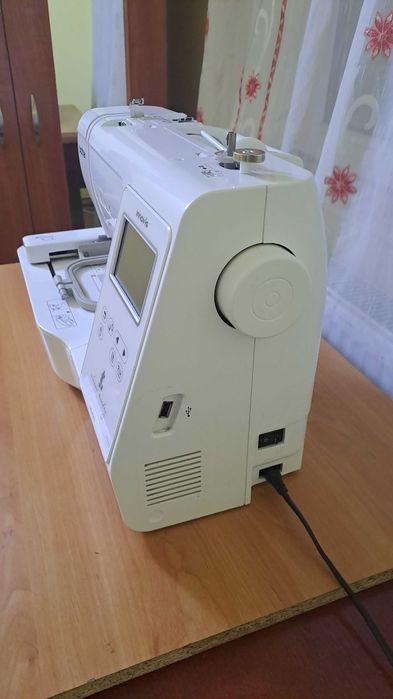 Masina de brodat m240ed