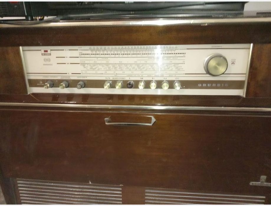 Combina muzicala vintage pe lampi marca Grundig