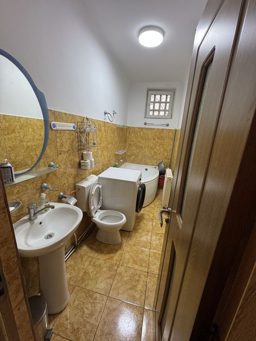 Vând apartament cu doua camere, decomandat