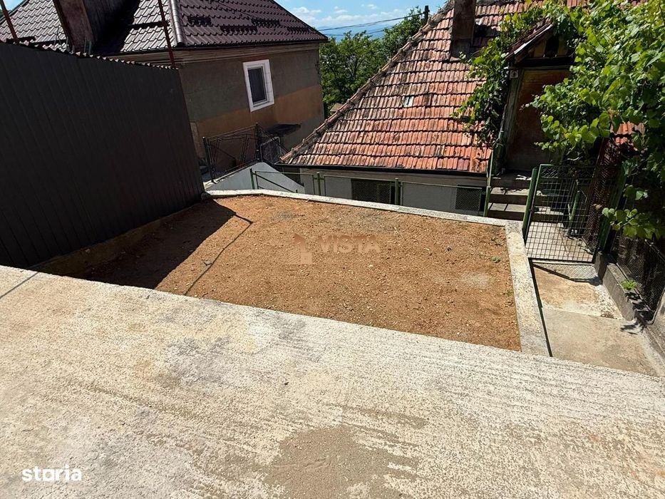 Apartament la casa cu curte si garaj la 5 minute de Centru Brasov
