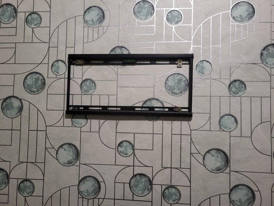 Продам кронштейн для телевизора с центровкой.