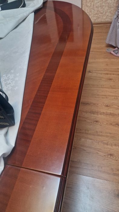 Продам обеденный стол