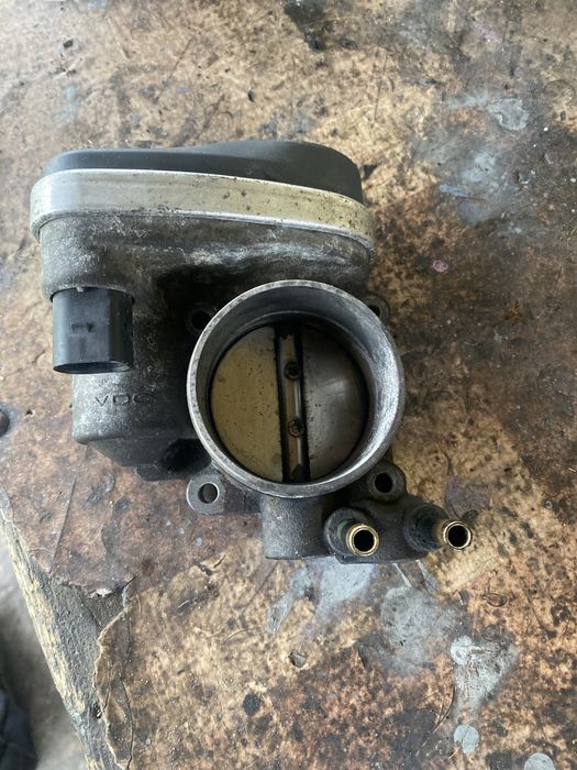 Дроселова клапа за фолксваген 2.0 фси