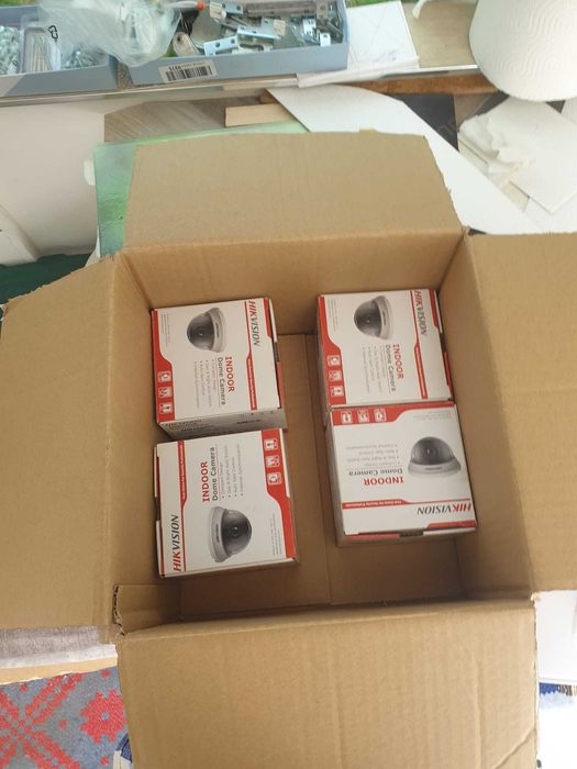 Sistem de supraveghere Hikvision DS-7104HGHI / 4 camere dome NOI!